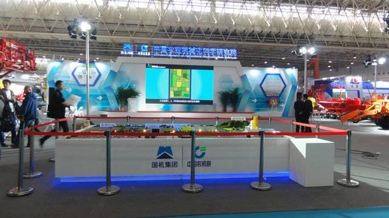 酒店年会庆典场景布置：细节决定效果